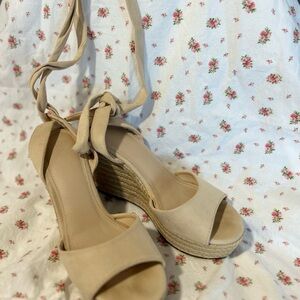 Camel wedges